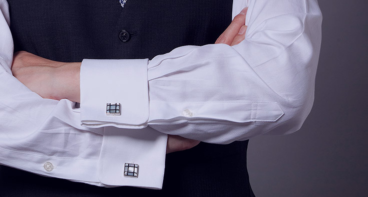 カフスボタン カフスリンクスの付け方 ファッション シャツの基礎知識 ワイシャツ専門店 Ozie公式サイト オジエ